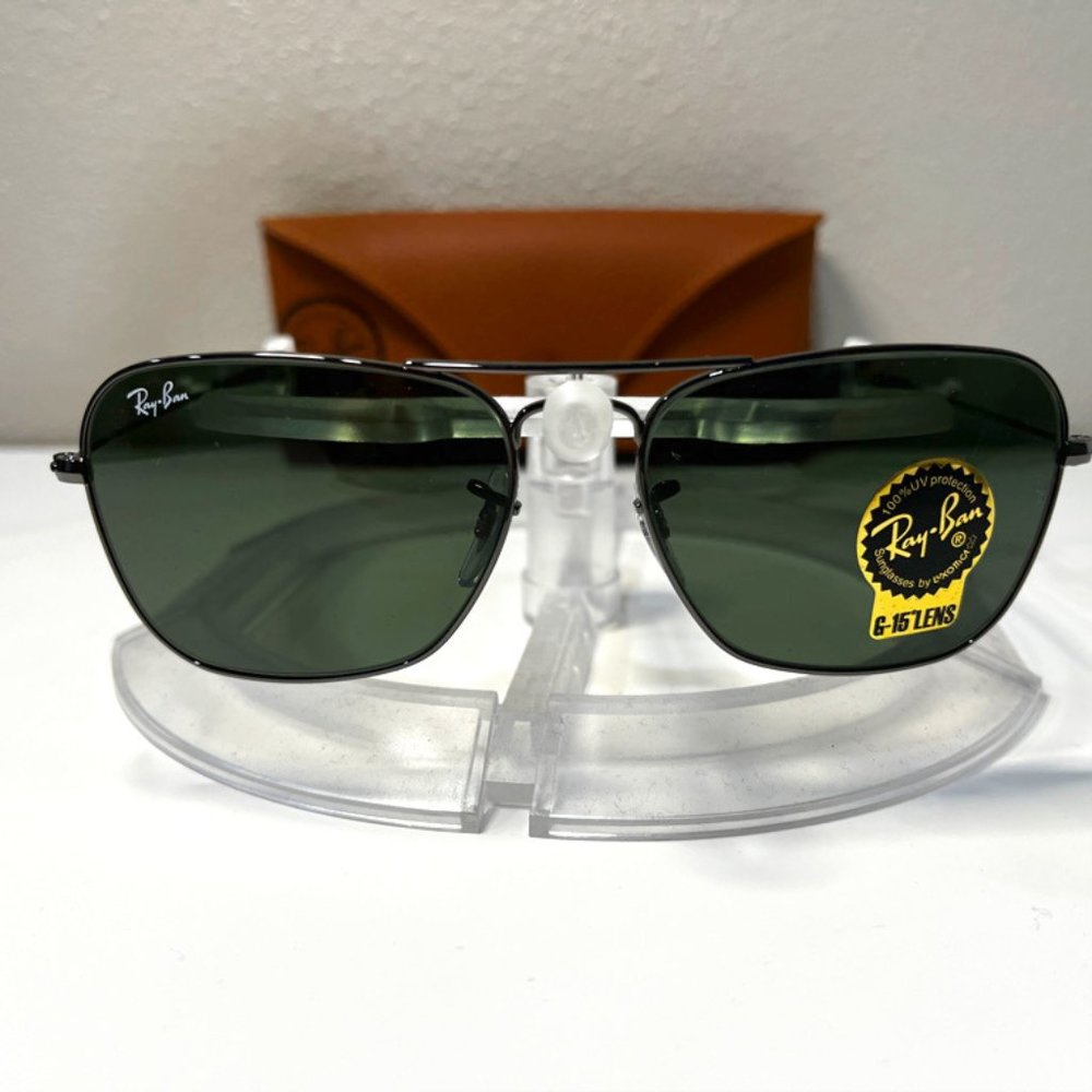 Ray-Ban Caravan sunglasses (RB3136). Polished gunmetal frame/G-15 green lenses